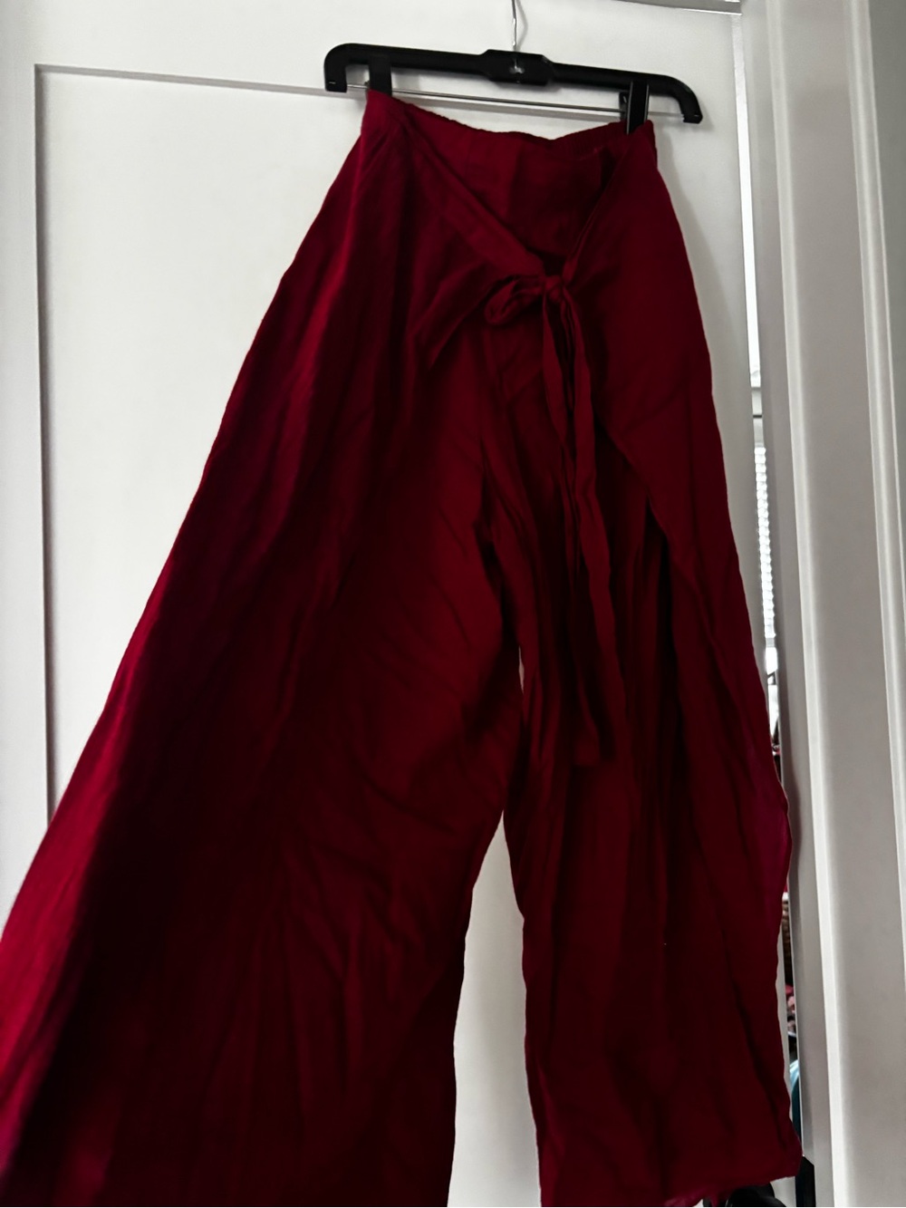 Wide-Leg Tie-Waist Pants in Deep Red